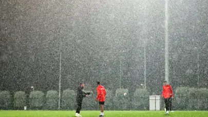 Ümit Milli Takım, yoğun yağmur altında çalıştı