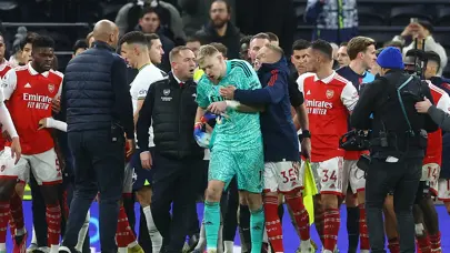Arsenal farkı açtı!... Kaleciye tribünden tekme geldi! | VİDEO
