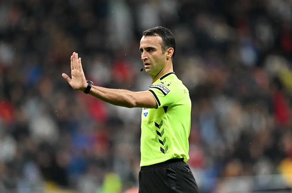 Bünyamin Gezer'den derbinin hakemi için çok konuşulacak iddia: "Yönetmek istemiyor" - 2 Bünyamin Gezer'den derbinin hakemi için çok konuşulacak iddia: "Yönetmek istemiyor" - 2