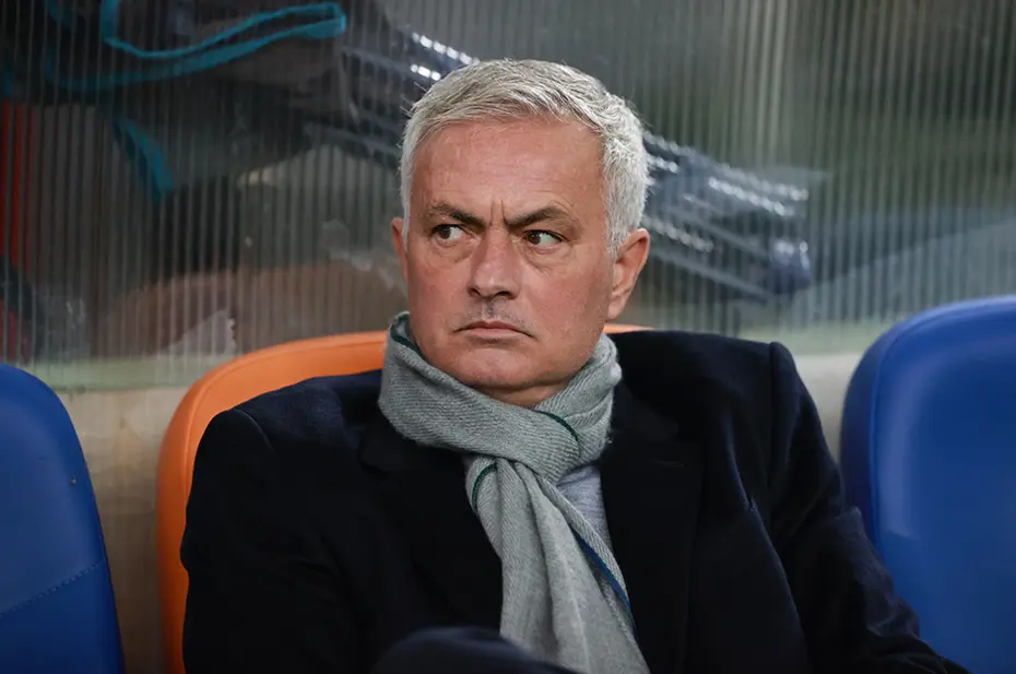 Mourinho'dan takımdaki eksiklerle ilgili açıklama: "Bizler ağlamıyoruz ve çözüm üretmeye çalışıyoruz" - 3 Mourinho'dan takımdaki eksiklerle ilgili açıklama: "Bizler ağlamıyoruz ve çözüm üretmeye çalışıyoruz" - 3