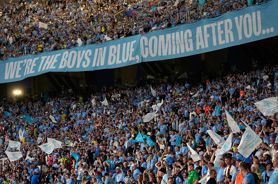 Manchester City taraftarından yönetime protesto