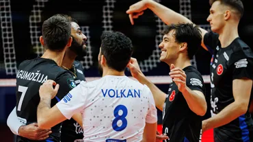 Halkbank, ligin ilk yarısını zirvede tamamladı