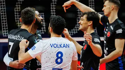 Halkbank, ligin ilk yarısını zirvede tamamladı