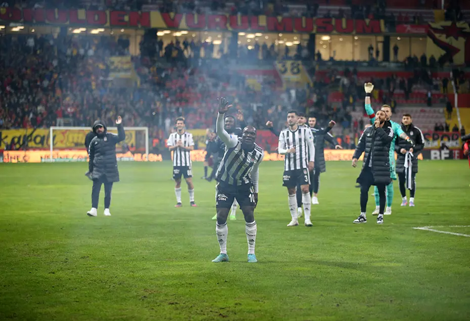 "Gurur ve Utanç" Spor yazarları Beşiktaş için ne dedi? - 8