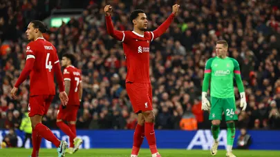 Liverpool, Luton maçını 3 dakikada çözdü