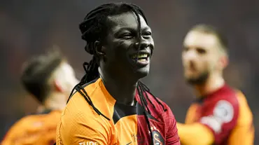 Bafetimbi Gomis'ten Erden Timur paylaşımı