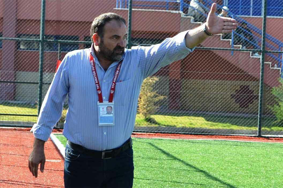 Bir sezonda 2 takımı şampiyon yaptı