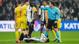 Beşiktaş - Kayserispor maçının tartışmalı pozisyonlarına Trio yorumu: "Maçın kaderini etkileyen kritik hata" Beşiktaş - Kayserispor maçının tartışmalı pozisyonlarına Trio yorumu: "Maçın kaderini etkileyen kritik hata"