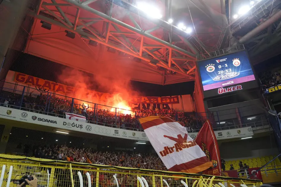 Galatasaray'ın derbi paylaşımları: Mourinho'ya 'Crying one' göndermesi - 17 Galatasaray'ın derbi paylaşımları: Mourinho'ya 'Crying one' göndermesi - 17