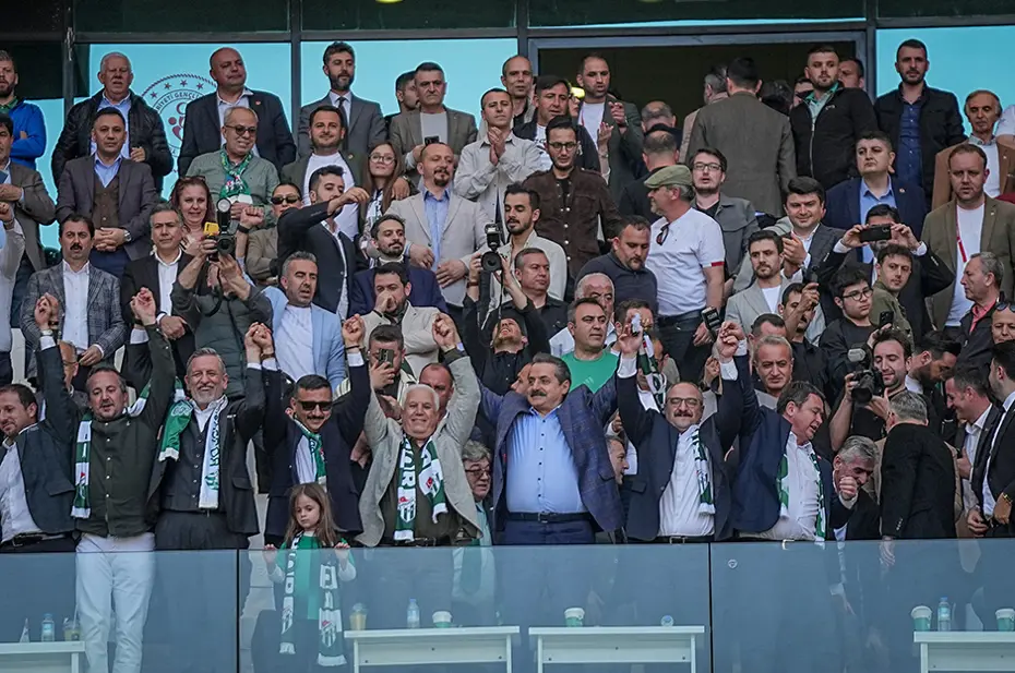 Bursaspor şampiyonluk kupasını 45 bin kişinin önünde aldı - 9