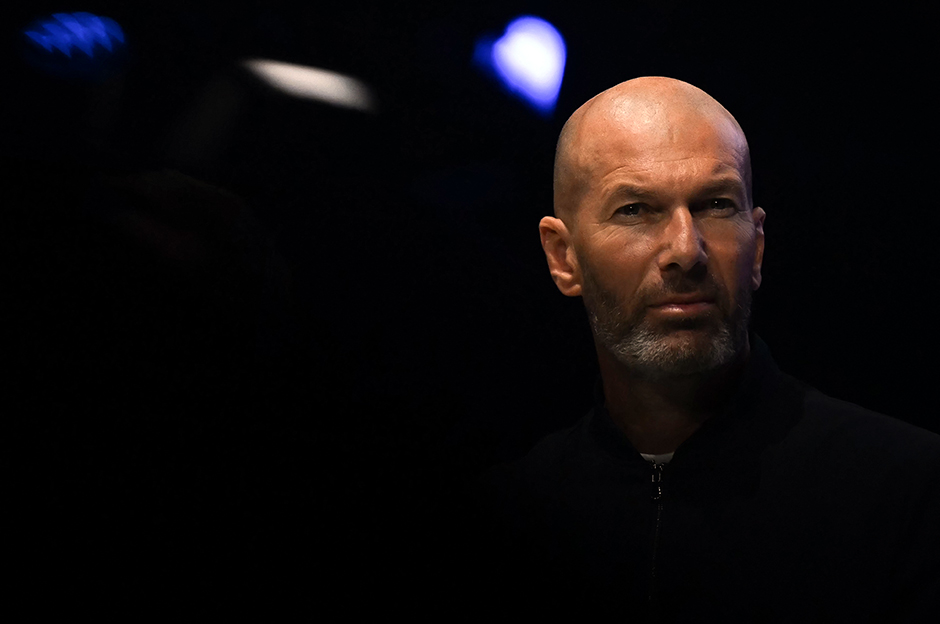 Zinedine Zidane'a "özel" maaşlı ve "özel" maddeli sözleşme teklifi