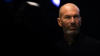 Zinedine Zidane'a "özel" maaşlı ve "özel" maddeli sözleşme teklifi