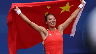 Teniste Çinli Qinwen Zheng altın madalya kazandı