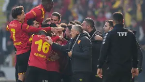 Göztepe 3 puanı tek golle aldı: Emre Belözoğlu ilk maçında mağlup Göztepe 3 puanı tek golle aldı: Emre Belözoğlu ilk maçında mağlup
