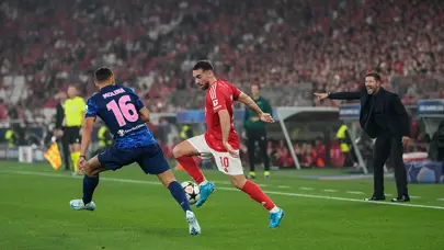 "Maçın adamı" seçilen Orkun Kökçü'den eski hocasına gönderme