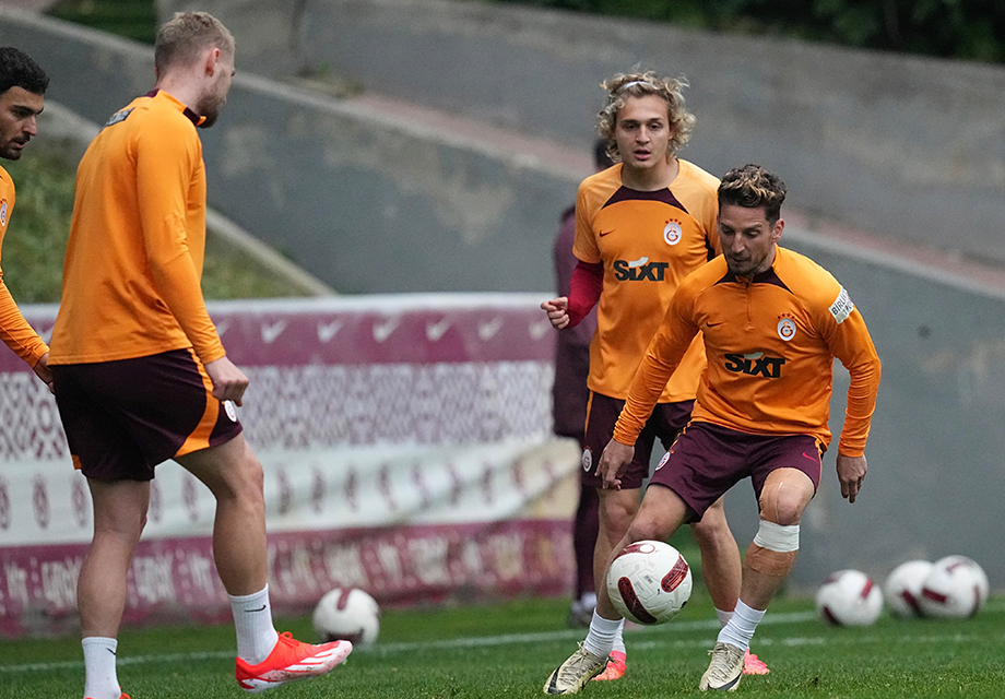 Galatasaray hazırlıklarını sürdürüyor