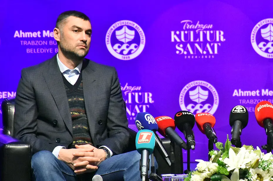 Burak Yılmaz ile taraftar arasında "Adam mısın Burak" yüzleşmesi - 3 Burak Yılmaz ile taraftar arasında "Adam mısın Burak" yüzleşmesi - 3