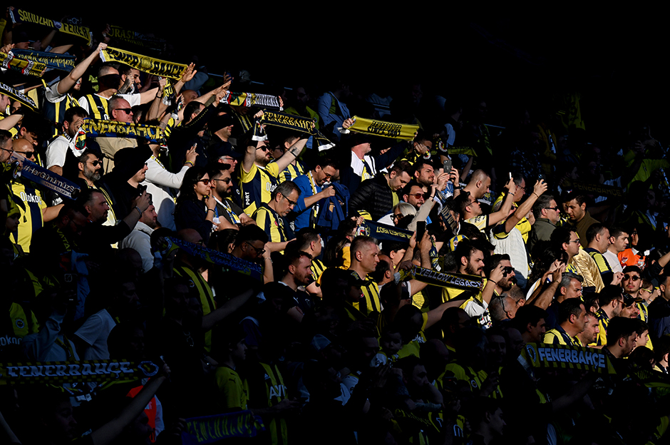 Fenerbahçeli taraftarlar Samandıra'ya akın etti