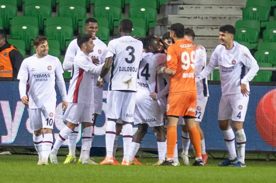 Fenerbahçe'nin keşfettiği Afrikalı yetenek için transfer müjdesi: Bonservisinde yüzde 50 detayı - 6