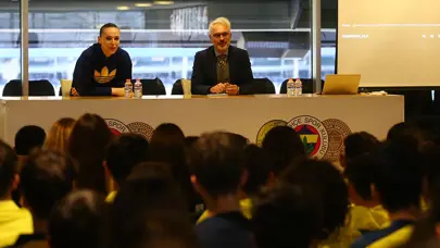 Kaptan Eda Erdem altyapıdaki sporcularla bir araya geldi