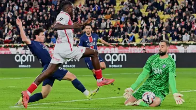 PSG'nin yıldızı maça devam edemedi: Korkutan sakatlık