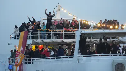 Galatasaraylı futbolcular Yenikapı'ya tekne ile geçti