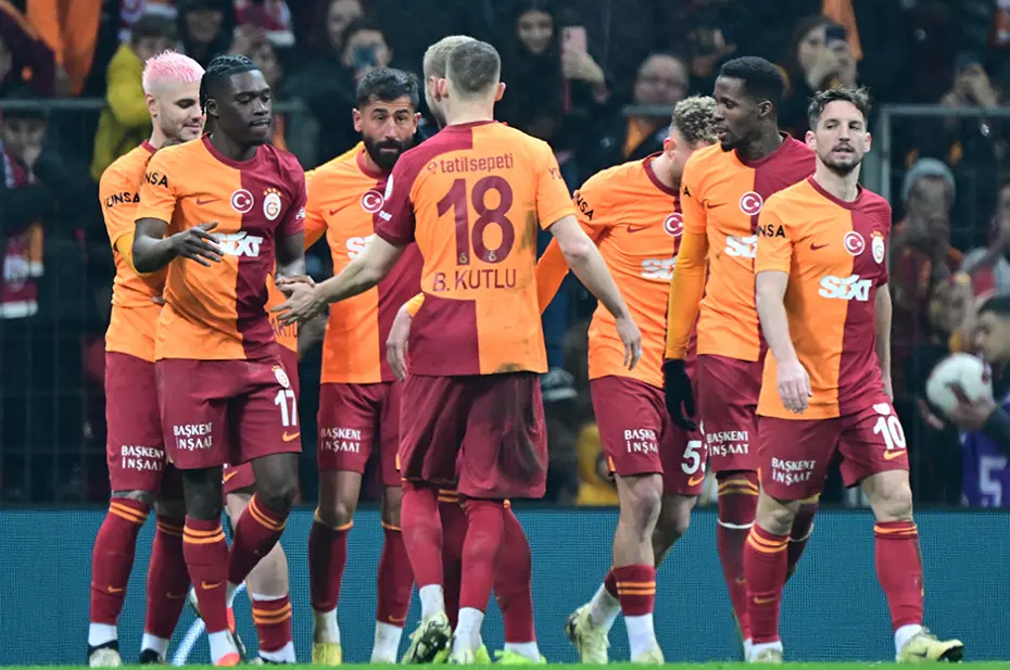 Galatasaray'da iç transfer: 3 isme yeni sözleşme - 1