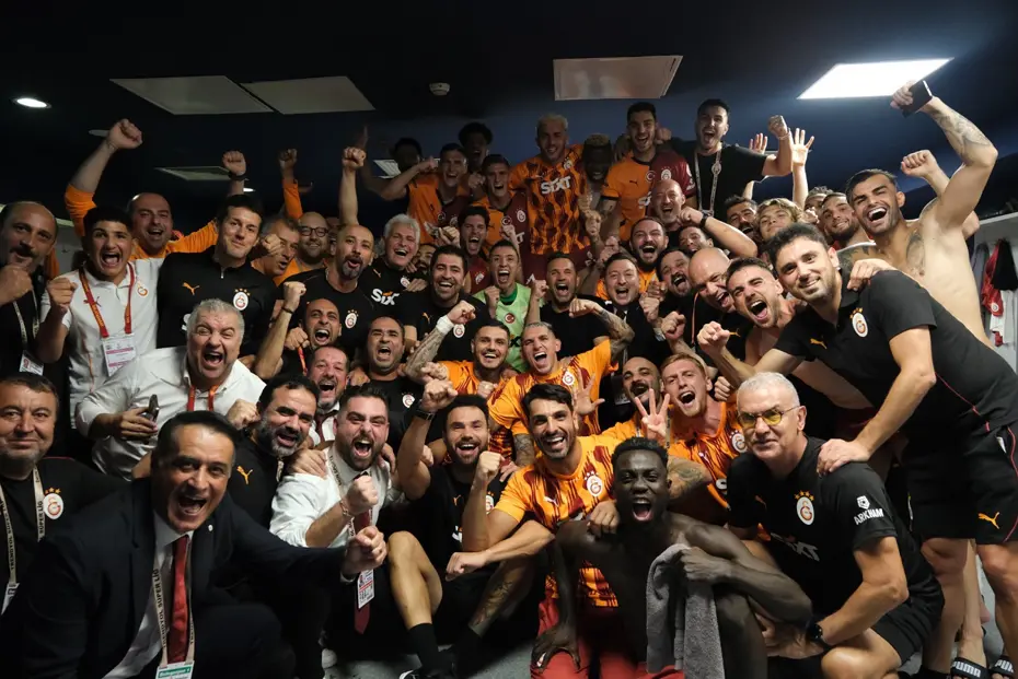 Galatasaray'ın derbi paylaşımları: Mourinho'ya 'Crying one' göndermesi - 9 Galatasaray'ın derbi paylaşımları: Mourinho'ya 'Crying one' göndermesi - 9