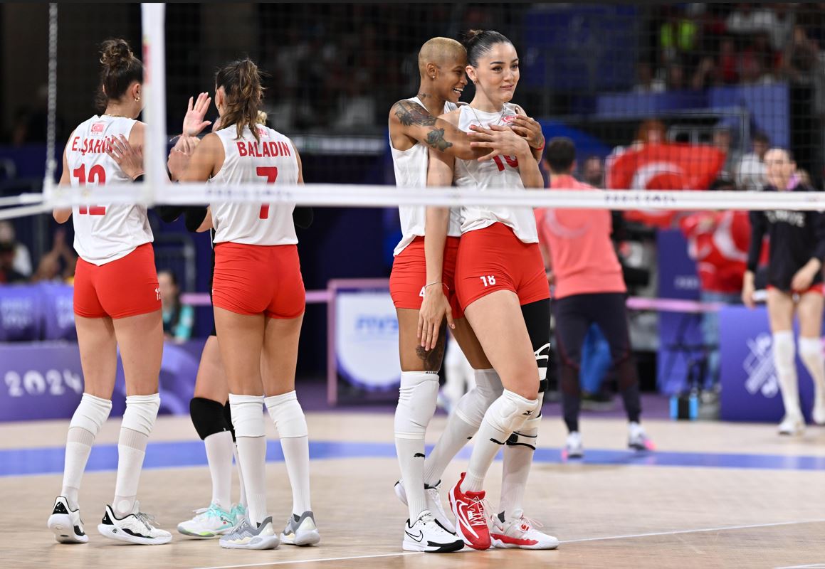 Türkiye - İtalya voleybol yarı final maçı ne zaman, saat kaçta ve hangi kanalda? Filenin Sultanları yarı final maç programı