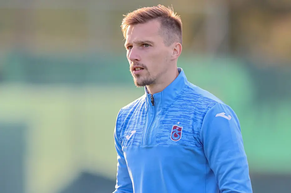 Trabzonspor'da kadro dışı bırakılan 4 futbolcuda dikkat çeken detay - 11 Trabzonspor'da kadro dışı bırakılan 4 futbolcuda dikkat çeken detay - 11