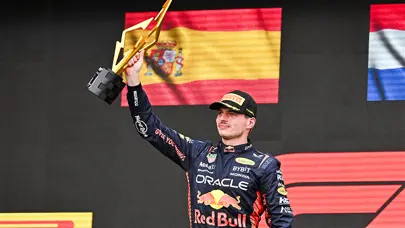 Red Bull'dan 100. zafer: Verstappen efsane ismi yakaladı