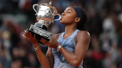 Coco Gauff, Roland Garros'da ilk şampiyonluğunu yaşadı