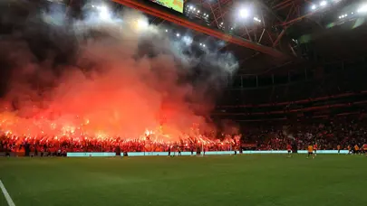 Galatasaray'ın idmanında 35 bin taraftar: Bakambu beğeni topladı