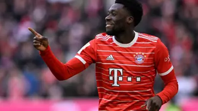 Alphonso Davies'ten 5 yıllık imza