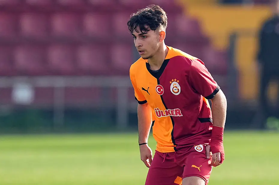 Tarihi fark: Galatasaray - Fenerbahçe U17 derbisinde 9 gol - 4 Tarihi fark: Galatasaray - Fenerbahçe U17 derbisinde 9 gol - 4