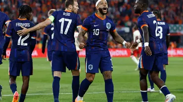 Hollanda ikinci yarı açıldı