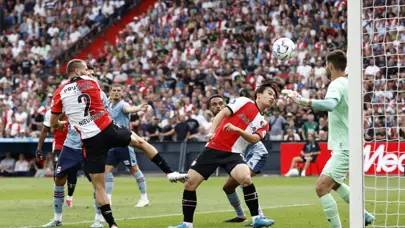 Feyenoord lige puan kaybıyla başladı
