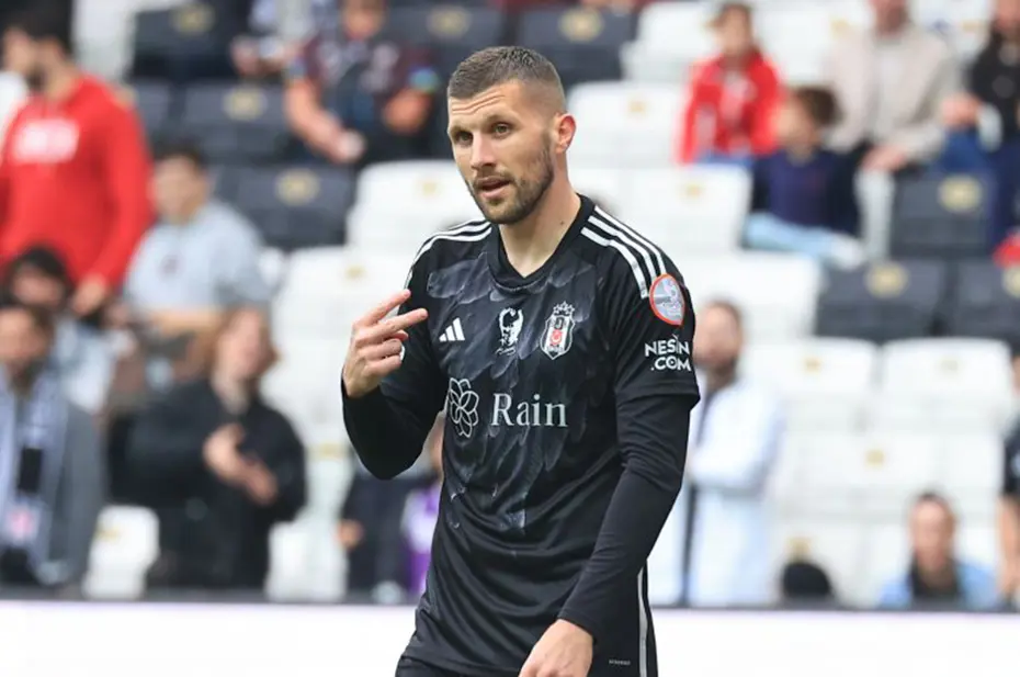 Beşiktaş'ta bileti kesilen 4 futbolcunun yeni takımları şekilleniyor - 4 Beşiktaş'ta bileti kesilen 4 futbolcunun yeni takımları şekilleniyor - 4