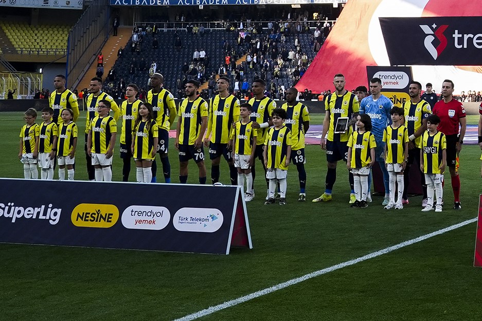 Fenerbahçe tribünleri sadece 1 futbolcusunu alkışladı