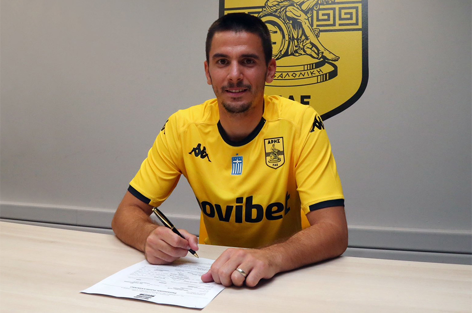 Konyaspor'a 3 yıllık imza atmıştı, Aris'e gitti