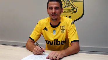 Konyaspor'a 3 yıllık imza atmıştı, Aris'e gitti