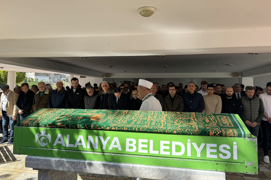 Maç oynanırken rahatsızlanarak vefat eden Galatasaray taraftarı Selçuk Tuncer, toprağa verildi