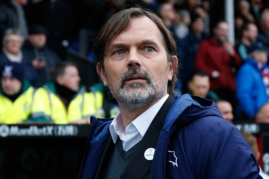 Takımı son sıraya demir atan Phillip Cocu istifa etti
