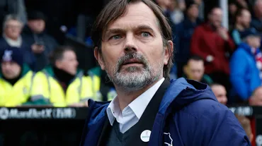 Takımı son sıraya demir atan Phillip Cocu istifa etti