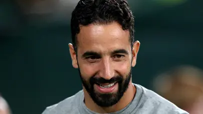 Manchester United'in menajeri Ruben Amorim'den Mourinho'ya övgü dolu sözler: Aralarında geçen diyaloğu basın toplantısında anlattı