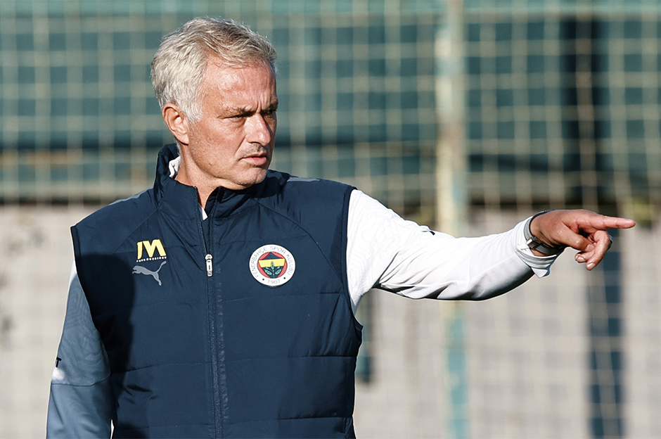 Jose Mourinho kadroyu değiştiriyor: 2 futbolcu kulübeye