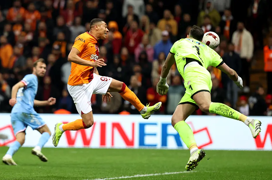 Trio ekibi, Galatasaray-Antalyaspor maçındaki tartışmalı pozisyonları yorumladı: Penaltı, kırmızı kart, iptal edilen gol... - 8