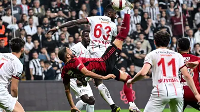 "Tuhaf sezonda tuhaf bir oyun" | Spor yazarları Beşiktaş için ne dedi?