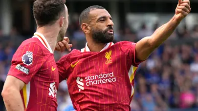 Liverpool'dan 3 puanlı açılış: Mohamed Salah tarihe geçti