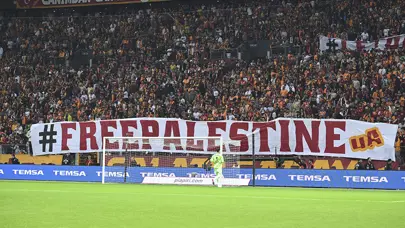 Galatasaraylı taraftarlardan Filistin'e pankartlı destek